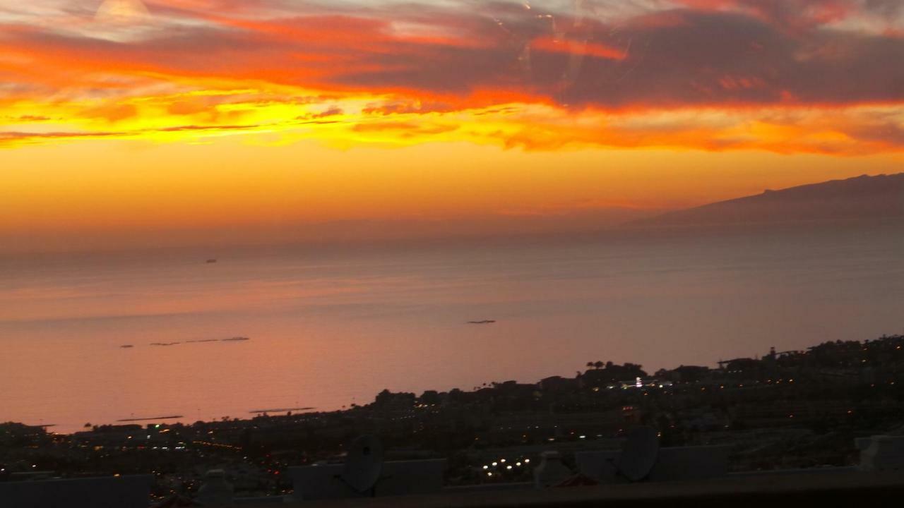 אדחה Sunset View And Pool In Paradise מראה חיצוני תמונה